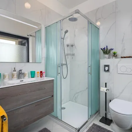 Luxury Brigitta With Whirlpool In *