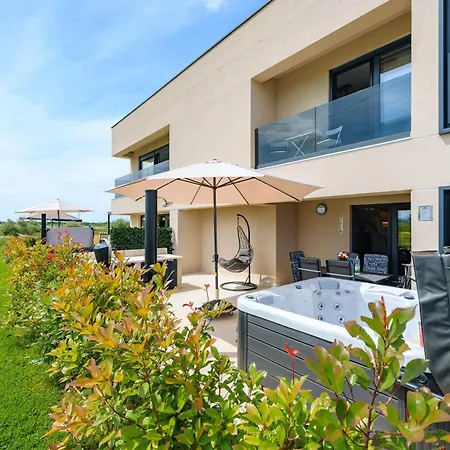 Apartamento Luxury Brigitta With Whirlpool In Umag