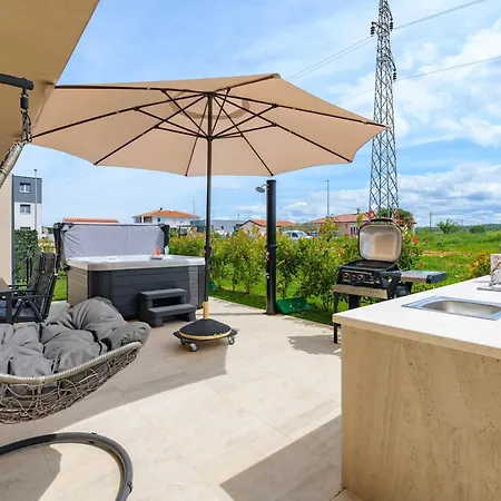 Luxury Brigitta With Whirlpool In Apartamento *