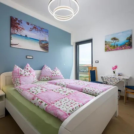 Luxury Brigitta With Whirlpool In דירה