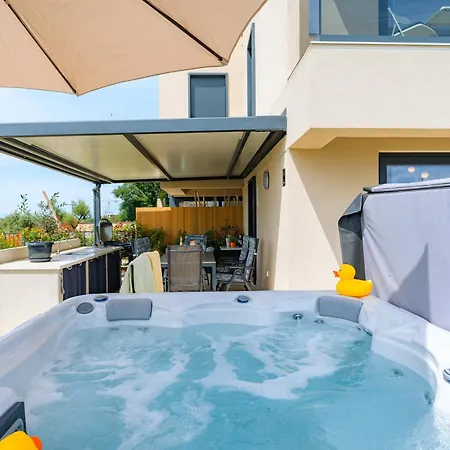 Luxury Brigitta With Whirlpool In Umag