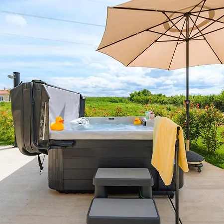 Luxury Brigitta With Whirlpool In Apartamento