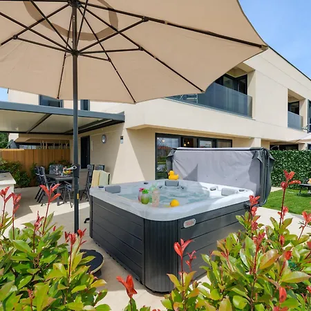 Luxury Brigitta With Whirlpool In Umag