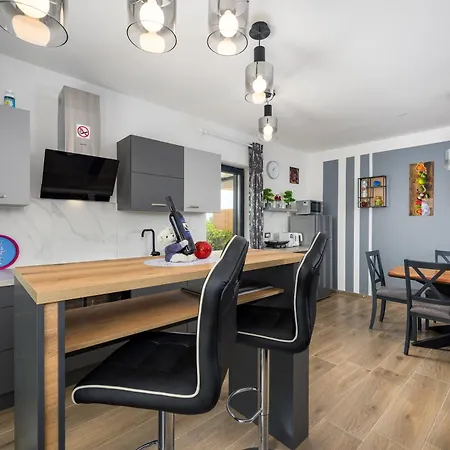 Apartamento Luxury Brigitta With Whirlpool In Umag