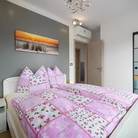 Luxury Brigitta With Whirlpool In Apartamento